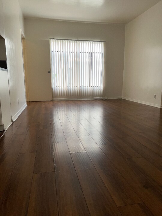 615 Normandie Ave in Los Angeles, CA - Building Photo