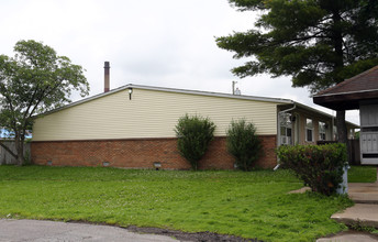 Lamplight Court Apartments in Orrville, OH - Building Photo - Building Photo