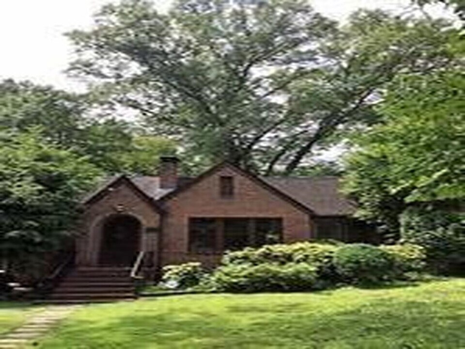 207 Springdale Dr NE in Atlanta, GA - Building Photo