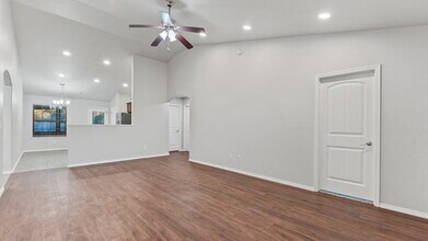 5305 SW Cherry Creek Rd in Bentonville, AR - Foto de edificio - Building Photo