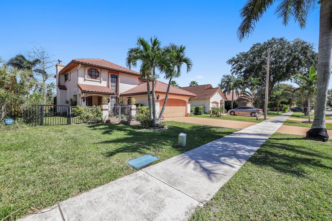 4179 NW 6th Ct in Deerfield Beach, FL - Foto de edificio