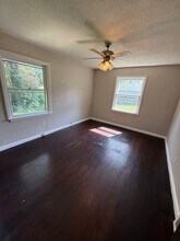 837 Walters Dr in Ferguson, MO - Foto de edificio - Building Photo