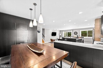 6 Hounds Hollow Ct in Owings Mills, MD - Building Photo - Building Photo