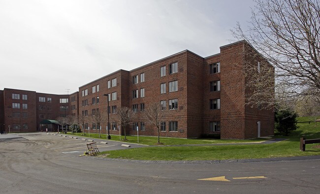 Sherwood Village in Natick, MA - Foto de edificio - Building Photo