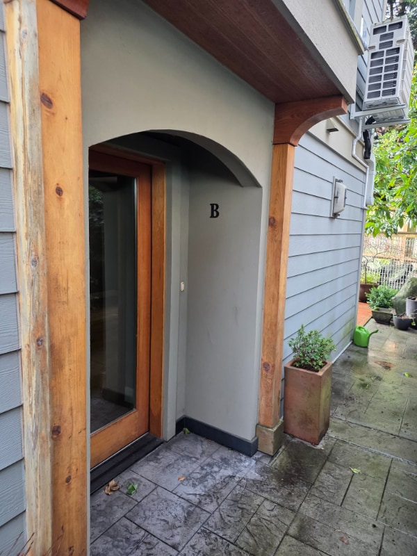 1415 3rd Ave W in Seattle, WA - Foto de edificio - Building Photo