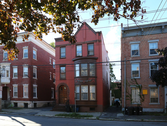 208 Union St in Schenectady, NY - Foto de edificio - Building Photo