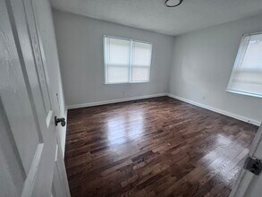 863 Pineview Dr in Forest Park, GA - Building Photo - Building Photo