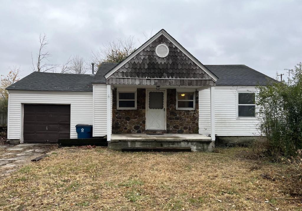 1918 W 15th St in Joplin, MO - Building Photo