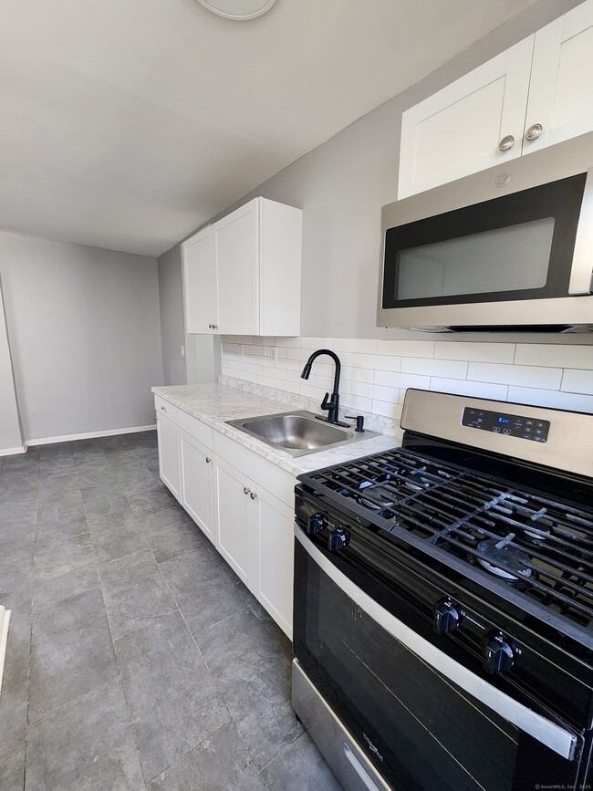 980 Pembroke St in Bridgeport, CT - Building Photo - Building Photo