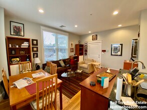 405 S Huntington Ave, Unit 1R in Boston, MA - Building Photo - Building Photo