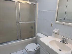 219 Manhattan Ave in Westbury, NY - Building Photo - Building Photo