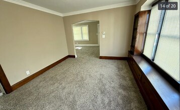 825 Helmsdale Rd, Unit Upper in Cleveland Heights, OH - Building Photo - Building Photo