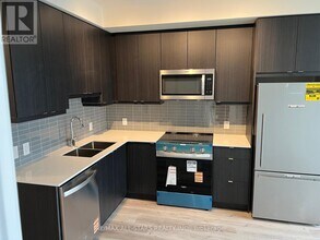 3260 Sheppard Ave E in Toronto, ON - Building Photo - Building Photo