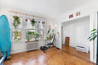 37 St Pauls Ave in Jersey City, NJ - Building Photo - Building Photo