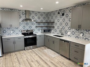 744 Hill Top Dr in Canyon Lake, TX - Building Photo - Building Photo