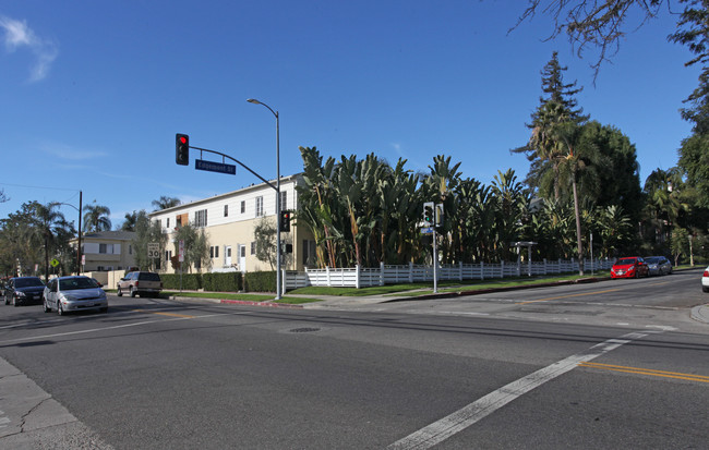 1901 N Edgemont St in Los Angeles, CA - Foto de edificio - Building Photo