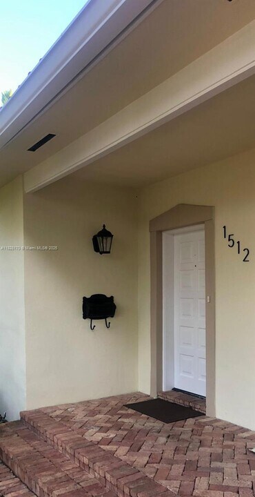 1512 Certosa Ave in Coral Gables, FL - Foto de edificio