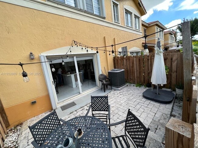 8330 NW 107th Pl in Doral, FL - Building Photo - Building Photo