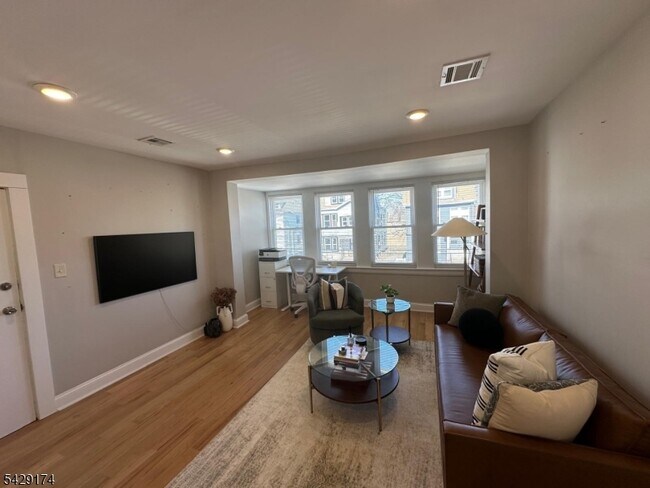 282 Weequahic Ave in Newark, NJ - Building Photo - Building Photo
