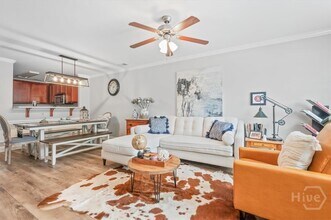10 Winter Lake Cir in Savannah, GA - Building Photo - Building Photo