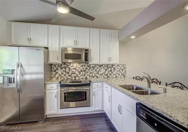 13130 White Marsh Ln in Ft. Myers, FL - Building Photo - Building Photo