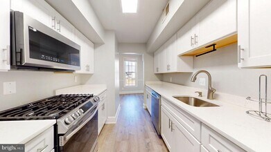 2011 N Oakland St in Arlington, VA - Building Photo - Building Photo