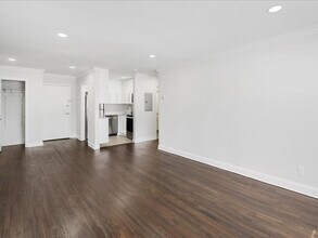 40 Roseland Avenue in Caldwell, NJ - Foto de edificio - Building Photo