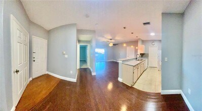 5451 Vineland Rd in Orlando, FL - Foto de edificio - Building Photo