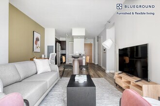 210 N Wells St in Chicago, IL - Foto de edificio - Building Photo