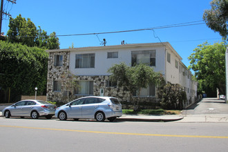 527 S Barrington Ave in Los Angeles, CA - Foto de edificio - Building Photo