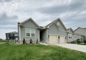 27417 E Oak View Dr in Lee's Summit, MO - Building Photo
