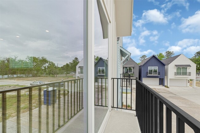 property at 4606 Crown Grove Ln