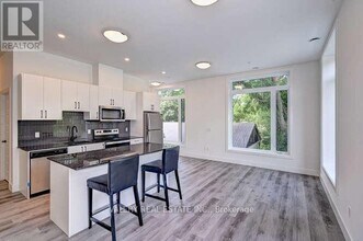 103 Roger St in Waterloo, ON - Building Photo - Building Photo