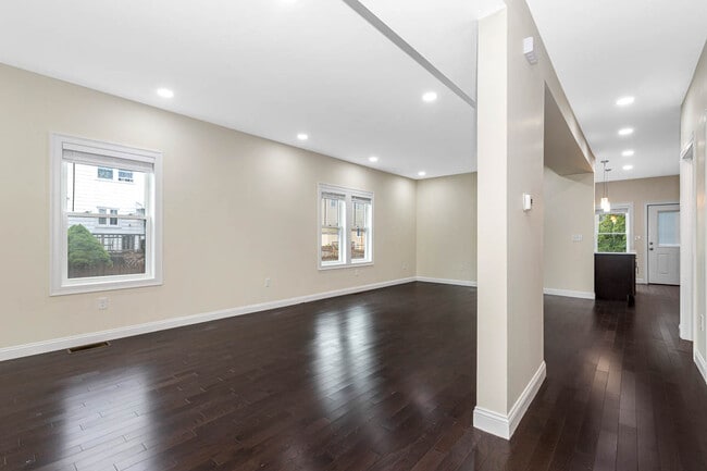 77 Winchester St in Medford, MA - Foto de edificio - Building Photo