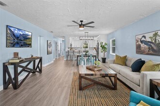 5902 S Switzer Ave in Tampa, FL - Building Photo - Building Photo