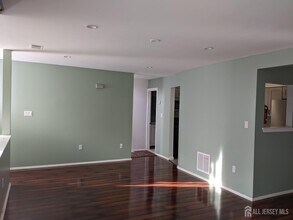 310 Michaels Ct in Woodbridge Township, NJ - Building Photo - Building Photo