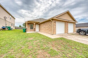 1511 N Claremont Cir in Marble Falls, TX - Building Photo