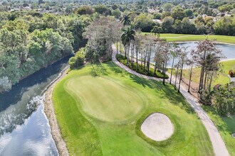 21464 Bridgeview Dr in Boca Raton, FL - Building Photo - Building Photo