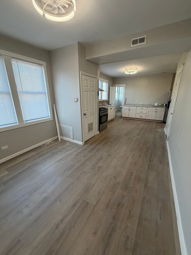 4500 S Wood St, Unit 2M in Chicago, IL - Building Photo - Building Photo