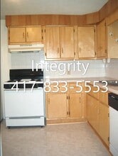 1040 S Kentwood Ave in Springfield, MO - Building Photo - Building Photo