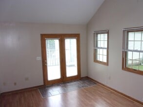 1995 Searl St in Cuyahoga Falls, OH - Building Photo - Building Photo