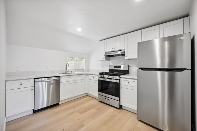 2291 Guerneville Rd in Santa Rosa, CA - Building Photo - Building Photo