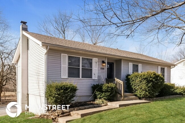 1702 NE White Dr, Unit 4 in Lee's Summit, MO - Foto de edificio - Building Photo