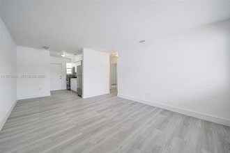 6733 NW 2nd Ct in Miami, FL - Foto de edificio - Building Photo