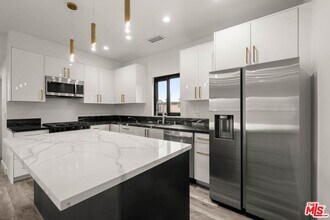 1920 S Sherbourne Dr in Los Angeles, CA - Building Photo - Building Photo