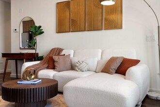 1122 W Chicago Ave, Unit SI ID1244948P in Chicago, IL - Building Photo - Building Photo