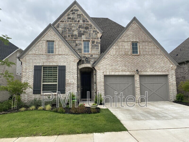 1111 18th St in Lantana, TX - Building Photo