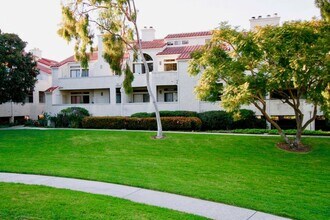 5176 Tortuga Dr, Unit 109 in Huntington Beach, CA - Foto de edificio - Building Photo