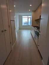 6468 Willingdon Av in Burnaby, BC - Building Photo - Building Photo