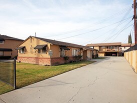 925-939 N Del Valle Ave in La Puente, CA - Building Photo